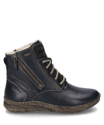 Die schwarze Stiefelette aus Leder hat eine sichtbare Schnürung und dekorative Reißverschlüsse an der Seite. Der Schuh ist mit einer beigen strukturierten Sohle versehen und zeigt kontrastierende Nähte für einen stilvollen Look.