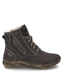 La bota en color titanio está hecha de material resistente y cuenta con un sistema de cordones y un cierre de cremallera lateral. Las características especiales son las costuras en contraste y la suela perfilada para un mejor agarre.