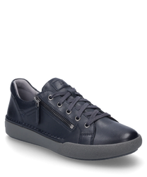 The sneaker in indigo color is made of smooth leather and features lacing as well as a side zipper. The gray sole complements the design with a sporty look.