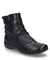 Die schwarze Stiefelette besteht aus glattem Leder und besitzt einen praktischen Reißverschluss an der Seite. Besondere Merkmale sind die dekorativen Riemen mit Schnalle um den Schaft.