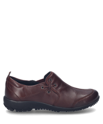 Ein bordeauxfarbener Halbschuh aus Leder mit Gummizugverschluss. Der Schuh hat dekorative Nähte und eine schwarze profilierte Sohle.