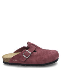 Der Clog in der Farbe Berry besteht aus einem weichen veloursartigen Material und verfügt über eine silberne Schnalle als Verschluss. Die Außensohle ist schwarz was dem Schuh einen klassischen Look verleiht.