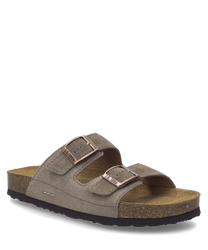 De taupe sandaal heeft een comfortabele kurken voetbed en een gespsluiting. Het bovenwerk is gemaakt van zacht suede wat het een elegante uitstraling geeft.