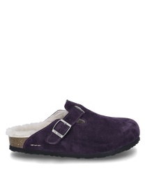 Le sabot de couleur violette est fabriqué dans un matériau doux et velouté et dispose d'une boucle réglable comme fermeture. L'intérieur est doublé d'une peluche claire qui offre un confort supplémentaire.