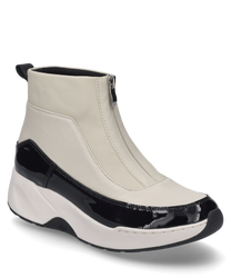 A stylish sneaker in black-off-white with a practical zipper at the front. The shoe combines smooth leather with glossy details and a sturdy white sole.