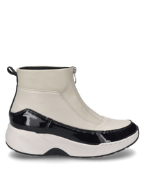 A stylish sneaker in black-off-white with a practical zipper at the front. The shoe combines smooth leather with glossy details and a sturdy white sole.