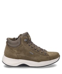 Der Sneaker in Taupe ist aus weichem Wildleder gefertigt und verfügt über eine Schnürung. Besondere Merkmale sind die gepolsterte Knöchelpartie und die leichte cremefarbene Sohle.