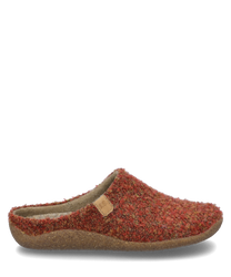 Een rode pantoffel zonder sluiting gemaakt van een meerkleurige gemêleerde stof met een zachte gestructureerde oppervlakte. De schoen heeft een comfortabele vorm met een stabiele natuurlijk gekleurde zool.