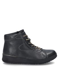 Die Stiefelette in der Farbe Granit besteht aus glattem robustem Leder und hat eine Schnürung als Verschluss. Sie zeichnet sich durch dezente Ziernähte und eine flache rutschfeste Sohle aus.