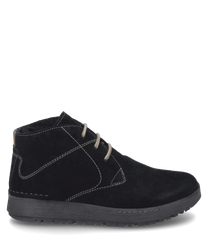 Die schwarze Stiefelette aus weichem Veloursleder verfügt über eine hell abgesetzte Schnürung. Der Schuh bietet eine robuste Sohle und dezente Ziernähte für einen stilvollen Look.