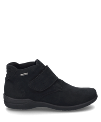 Zwarte enkellaars met klittenbandsluiting van zacht materiaal. De schoen heeft een eenvoudige elegante silhouet en biedt comfortabel draagcomfort.