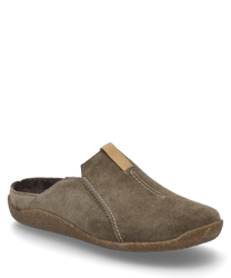 The house slipper in taupe is made of soft material without a closure ideal for easy slipping on. The shoe has a lightly textured sole and is carefully crafted with visible seams.