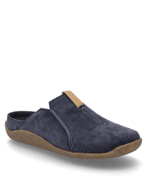 La zapatilla de casa en color Océano está hecha de un material suave y oscuro sin cierre. Se caracteriza por una suela robusta y marrón y finos detalles de costura.