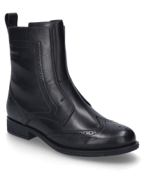 Die schwarze Stiefelette besteht aus hochwertigem Leder und zeigt feine Brogue-Details. Sie besitzt einen praktischen Reißverschluss an der Seite für einfaches An- und Ausziehen.