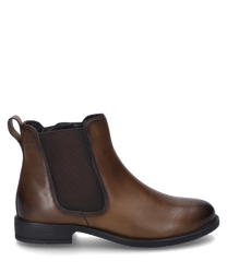 The ankle boot in cognac color is made of smooth leather and features a practical zipper on the side. The shoe has an elegant cut and is ideal for everyday use as well as special occasions.