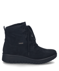 La chaussure noire en matériau doux est dotée de lacets et d'une semelle robuste. La chaussure a un design simple et élégant idéal pour le quotidien.