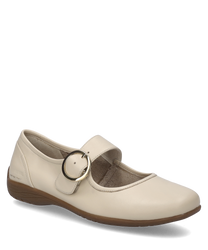 Die sandfarbenen Ballerinas sind aus glattem Leder gefertigt und verfügen über einen Schnallenverschluss. Der Schuh hat eine abgerundete Spitze und eine flache bequeme Sohle.