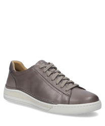 The sneaker in the color asphalt is made of smooth leather and features lacing as a closure. The light sole provides a subtle contrast to the dark upper material.