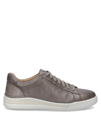 The sneaker in the color asphalt is made of smooth leather and features lacing as a closure. The light sole provides a subtle contrast to the dark upper material.