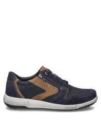 La scarpa in colore indigo-combinato è realizzata in un mix di materiali di alta qualità con lacci e ulteriori elementi decorativi. Caratteristiche speciali sono le cuciture decorative laterali e una discreta stampa del logo sul lato esterno.