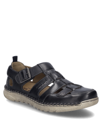 La scarpa in pelle blu scuro ha una fibbia distintiva come chiusura e una suola robusta e chiara. I lati aperti garantiscono una buona ventilazione ideale per occasioni informali.