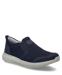Sneaker w kolorze indigo ma cholewkę z siateczki z wygodnym gumowym sznurkiem jako zapięciem. Podeszwa jest jasna i elegancko kontrastuje z ciemnym materiałem cholewki.