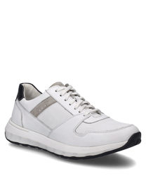 La sneaker è realizzata in una combinazione elegante di bianco e nero con un sistema di allacciatura per una vestibilità personalizzata. È realizzata in un materiale liscio con una zona del tallone nera a contrasto e una parte laterale strutturata che conf