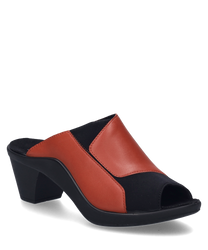 Il clog in rosso-combinato colpisce per la sua chiusura con elastico che garantisce una tenuta sicura. Il materiale in rosso e nero appariscente conferisce alla scarpa un look moderno.