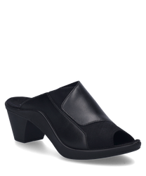 Un sabot noir avec une zone de orteils ouverte et une fermeture élastique fabriqué en matériau lisse et résistant. La chaussure a un talon stable et offre un ajustement confortable grâce à sa forme.