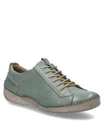 De halfhoge schoen in mintkleurig leerlook heeft een vetersluiting en toont fijne stiksels. De afgeronde vorm en de subtiele merkbedrukking aan de zijkant geven hem een elegante uitstraling.