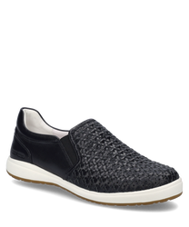 Der schwarze Slipper aus Leder besticht durch sein geflochtenes Obermaterial das dem Schuh einen eleganten Look verleiht. Der Schuh hat eine elastische Seitenpartie für einfaches Anziehen und einen bequemen Sitz. Die weiße Gummisohle sorgt für einen modern