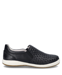 Der schwarze Slipper aus Leder besticht durch sein geflochtenes Obermaterial das dem Schuh einen eleganten Look verleiht. Der Schuh hat eine elastische Seitenpartie für einfaches Anziehen und einen bequemen Sitz. Die weiße Gummisohle sorgt für einen modern