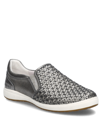 Il mocassino in platino colpisce per la sua tomaia intrecciata che conferisce alla scarpa un look alla moda. La scarpa ha una costruzione slip-on che consente di indossarla e toglierla facilmente senza bisogno di ulteriori chiusure. La suola è realizzata i