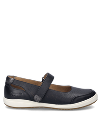 Una scarpa nera con chiusura a velcro in pelle con dettagli perforati per la traspirabilità. La scarpa ha una suola bianca e accenti grigi sul tallone e sulla chiusura.