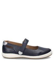The half shoe in the color indigo combination is made of high-quality leather and features a practical Velcro closure. Special features include the perforated surface and silver accents on the heel.