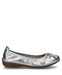 Silver ballerina flats with a glossy finish and elastic closure. The shoe features a decorative bow and has a brown flat sole.