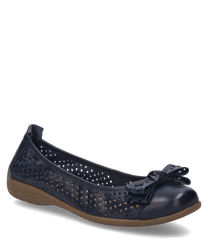 Ballerine in colore indaco in similpelle con elastico come chiusura. La scarpa ha un motivo traforato alla moda e un fiocco decorativo sulla parte anteriore.