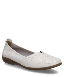 Zapato de bailarina blanco con elástico fabricado con material de alta calidad. El zapato tiene un diseño elegante y minimalista con una fina perforación en la parte superior.