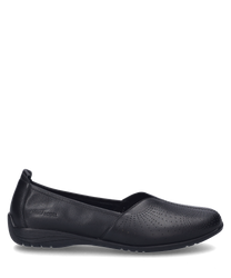Schwarze Ballerina mit Gummizug aus Leder gefertigt. Das Design ist schlicht mit feinen Perforationen auf der Vorderseite.