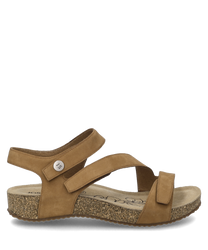 The sandal in the color nut is made of a smooth material and features a Velcro closure for easy on and off. The sole has a slightly speckled pattern that gives the shoe a unique look.