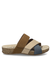 Deze sandaal in Azur-Multi valt op door zijn kleurrijke mix van bruin beige en blauw. Hij heeft een praktische klittenbandsluiting en een comfortabele kurken zool.