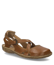 Sandalo color cognac con fibbia come chiusura. Realizzato in pelle con cuciture chiare visibili e una suola strutturata.