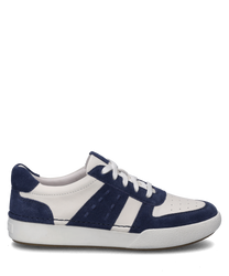 La sneaker dans une combinaison de couleurs en jean élégante présente un design de nuances de bleu claires et foncées. Il dispose d'un laçage et d'une surface lisse avec des coutures décoratives discrètes.