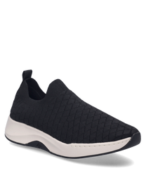 Una sneaker nera con elastico realizzata in un materiale testurizzato e traspirante. La scarpa ha una suola bianca che conferisce un aspetto moderno.