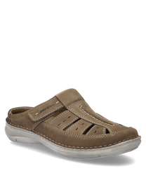 El zapato en color arena está hecho de cuero de alta calidad y tiene un práctico cierre de velcro. Las características especiales son las costuras decorativas y los recortes laterales para una mejor ventilación.