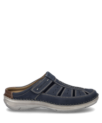 La scarpa mezza alta blu scuro in pelle è dotata di una pratica chiusura in velcro. Caratteristiche particolari sono le cuciture decorative e la suola chiara e comoda.