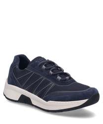 The sneaker in Ocean color impresses with its modern design featuring a mesh and suede upper. The shoe has lacing and a contrasting white sole for optimal comfort.