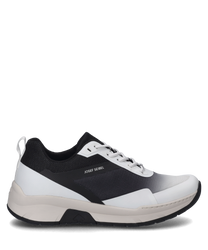 This black and white sneaker features lacing and is made from high-quality breathable material. The contrasting design stands out with a modern and sporty look.
