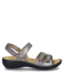 De platina kleurige sandaal heeft een praktische klittenbandsluiting en heeft een glanzend oppervlak. Het is uitgerust met een comfortabel ergonomisch gevormd voetbed dat comfort biedt.
