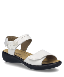 Witte sandaal met klittenbandsluiting gemaakt van glad leer. De sandaal heeft een ergonomische zool en een subtiele zilveren knop als detail.